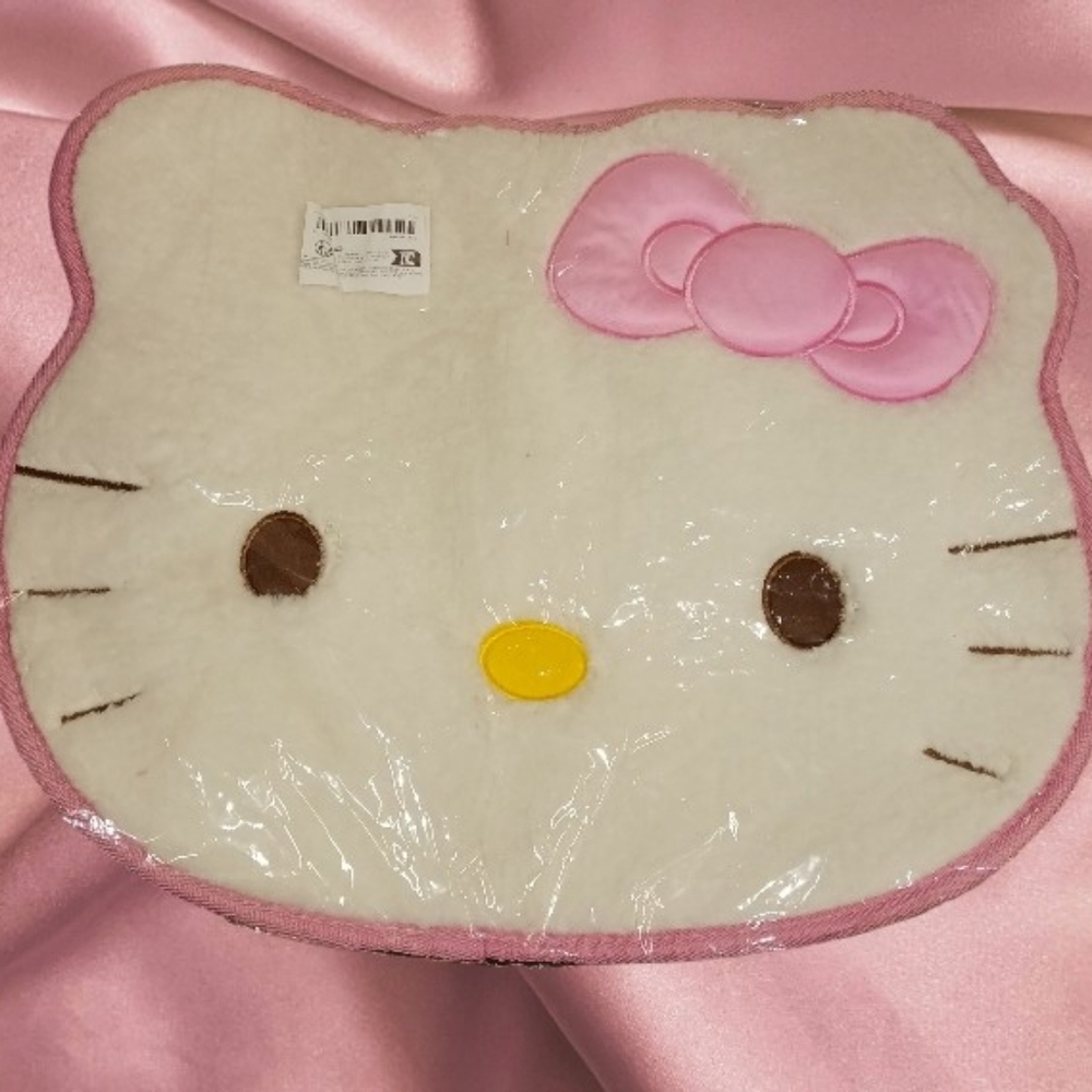 Hello Kitty Rug - Picture 2 of 10